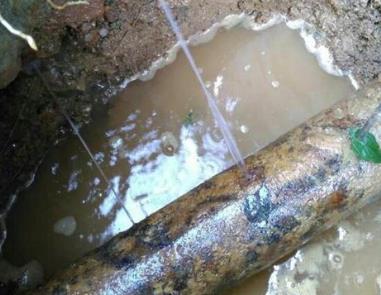 赣榆楼顶渗水维修公司分享下地暖漏水的原因及检测方法。